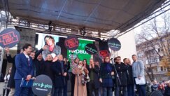 "Ova godina je bila odvratna, ali na njenom kraju mi ipak imamo poslednju reč": Tribina ProGlasa ispred pozorišta u Nišu 6