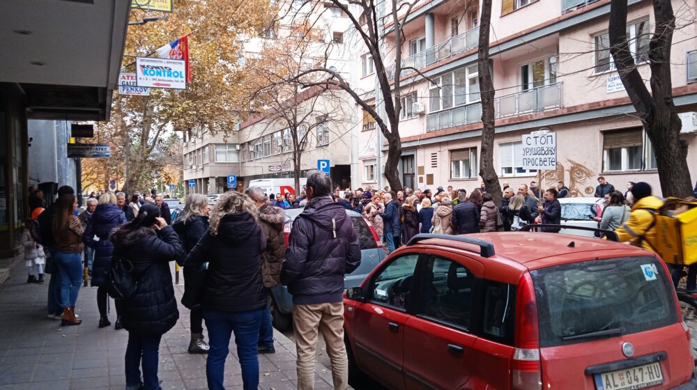 "Sve ovo postaje nesnošljivo": Protest Unije sindikata prosvetnih radnika Niša zbog političke zloupotrebe prosvete i učenika 1