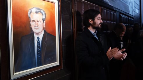 "Postoji spomenik Draži Mihailoviću, pa se Nišlije ne bune": Slobodan Milošević u niškom SPS dobio spomen salu, najavljeni spomenik i bulevar 7