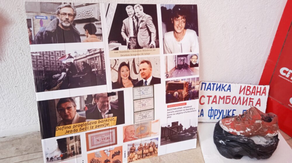 "U spomen sobi Slobodana Miloševića trebalo bi da se nađu i sećanja na ratove, hiperinflaciju, politička ubistva": Protestni performans ispred niške SPS 1