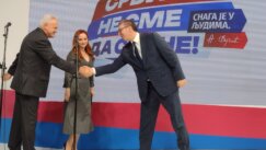 sns kragujevac Završni skup Vučićeve liste u Kragujevcu: Špalir aktivistkinja, Vučićev naklon i najjači aplauz za Nikolića (FOTO) 5