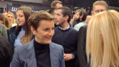 sns kragujevac skup Završni skup Vučićeve liste u Kragujevcu: Špalir aktivistkinja, Vučićev naklon i najjači aplauz za Nikolića (FOTO) 7