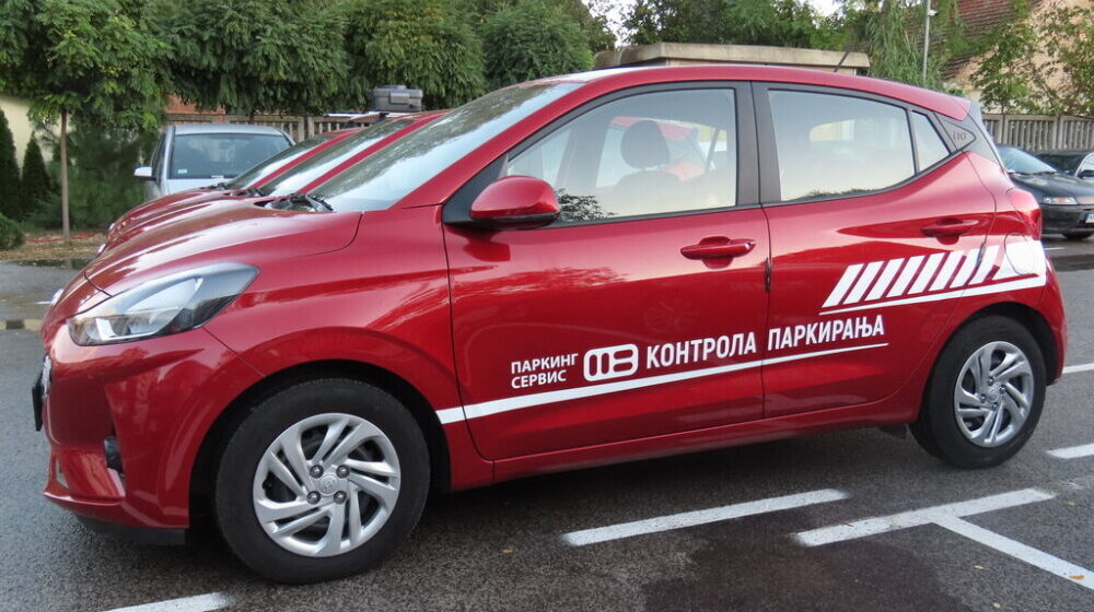 Posebno vozilo za elektronsku kontrolu naplate parkinga od ponedeljka na ulicama Novog Sada: U sat vremena može da pregleda i do 2.000 automobila 1