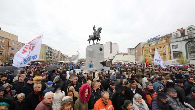 Pretežak za podzemnu garažu: Spomenik kralju Petru I u Novom Sadu moraće da nađe novo mesto 1