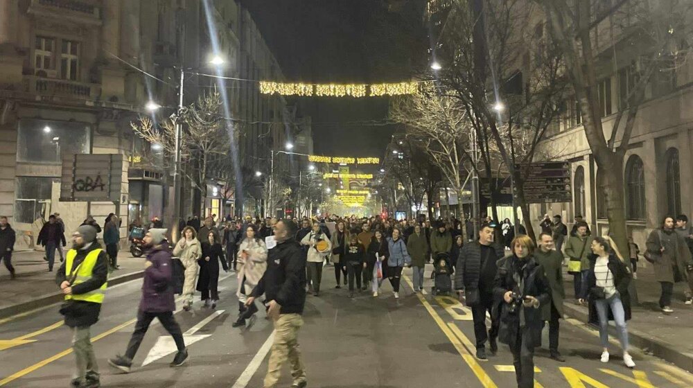 SINOS: Policija i tužilaštvo da procesuiraju napadače novinara na protestima 1
