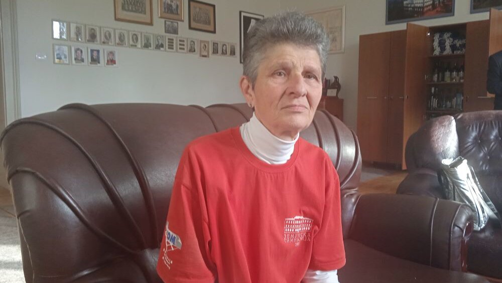 Priča o dobroj deci i još boljim ljudima: Kako su đaci Zemunske gimnazije ispratili omiljenu tetkicu u penziju (VIDEO) 2