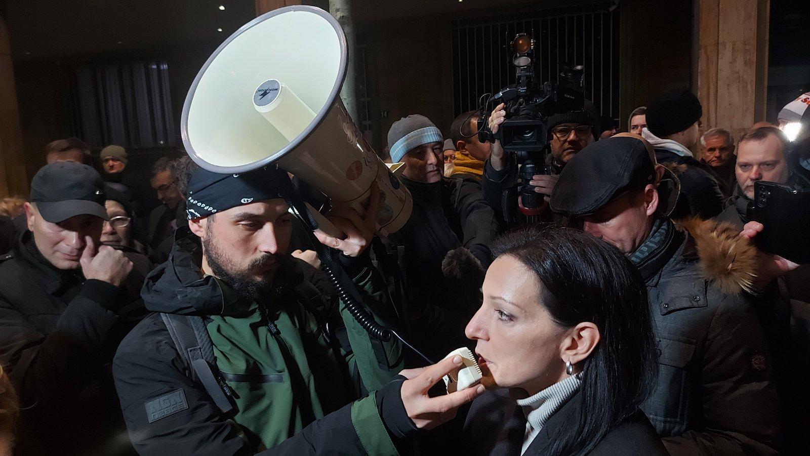 Završen peti protest ispred RIK-a: Janko i Željko Veselinović od subote stupaju u štrajk glađu, u nedelju veliki skup (FOTO, VIDEO) 3
