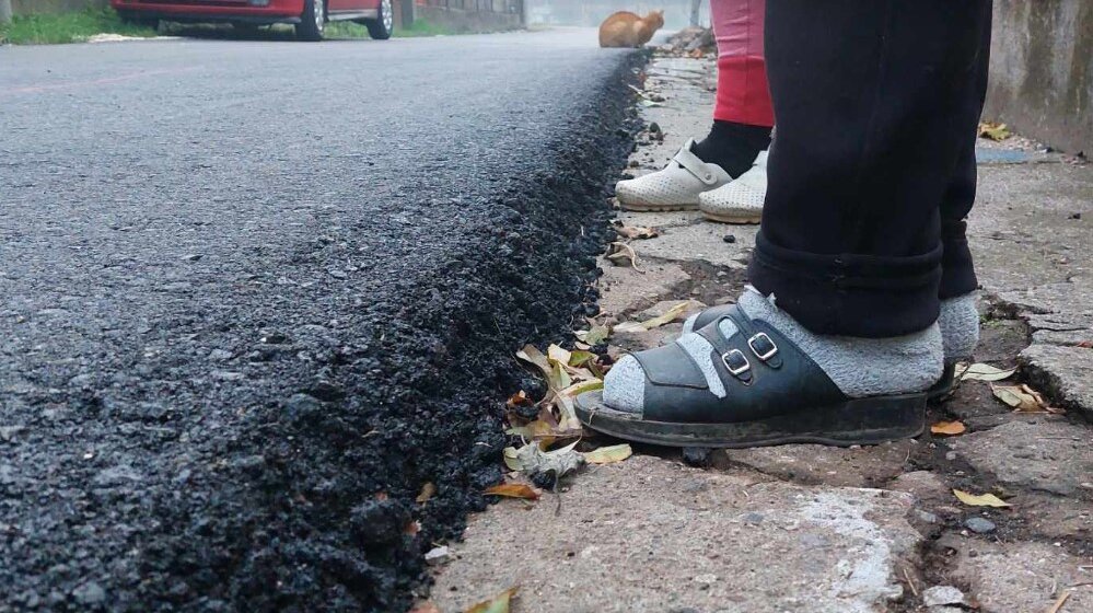 "Kad je pala prva kiša u dvorištu sam dobila jezero": Muke stanara ulice u Zaječaru koja je asfaltirana pred dolazak predsednika Vučića 1