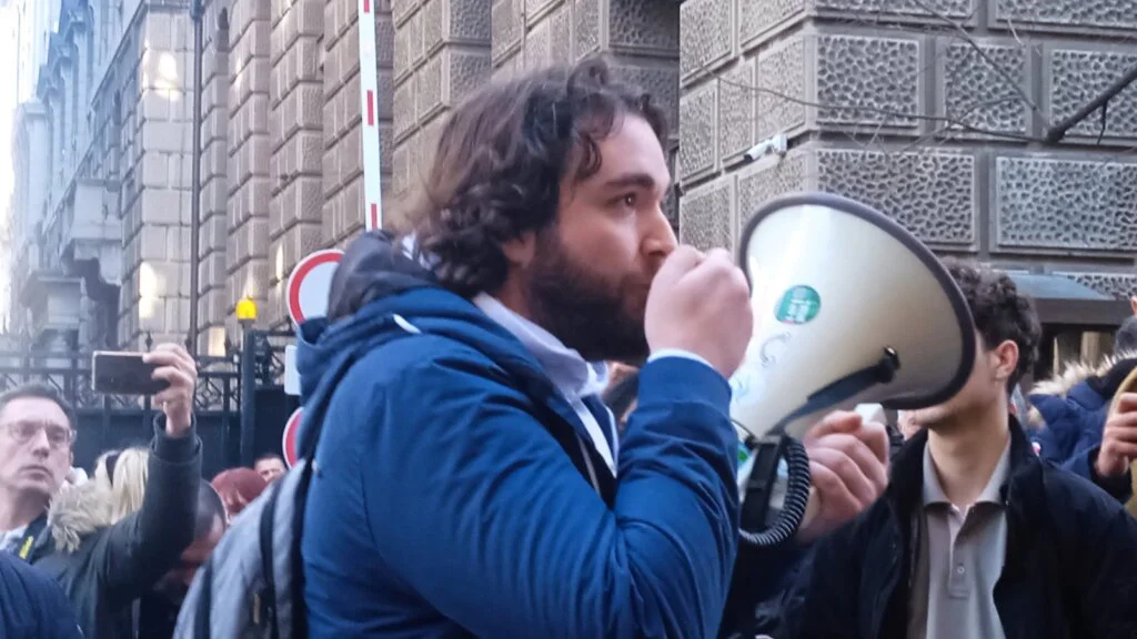 Osmi protest opozicije završen ispred Policijske uprave Grada Beograda: "Nećemo nijednog građanina ostaviti na milost i nemilost Vučićevoj policiji" (VIDEO/FOTO) 16