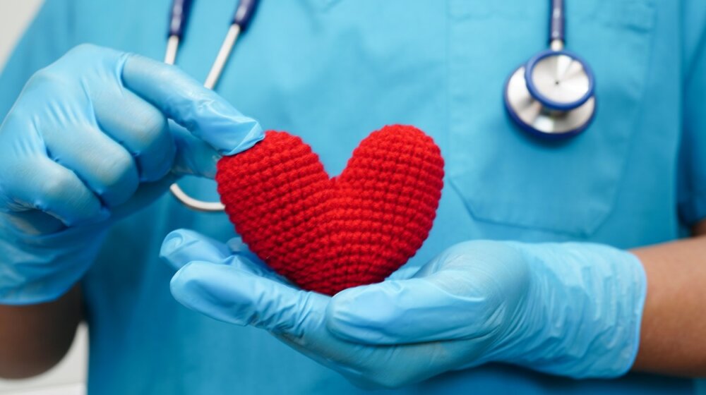 Šta je "sindrom prazničnog srca" na koji lekari upozoravaju: Čim ovo primetite - zovite hitnu pomoć 1