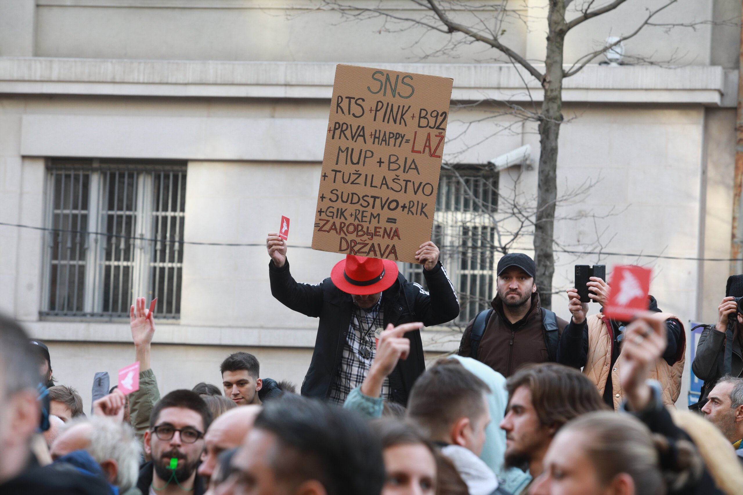 Protest ProGlasa "Ne pristajemo" kod Terazijske česme u fotografijama (FOTO) 13