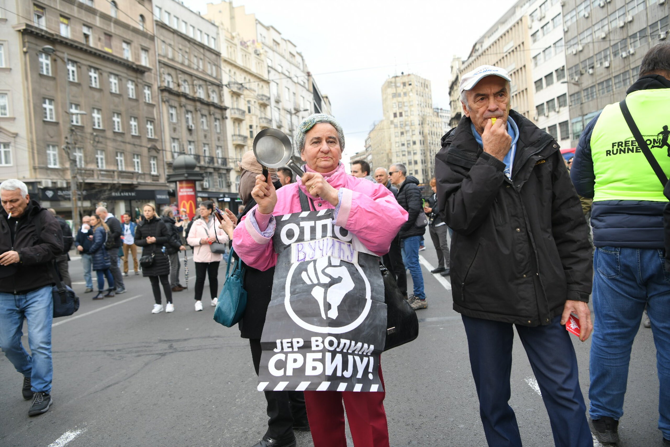 Protest ProGlasa "Ne pristajemo" kod Terazijske česme u fotografijama (FOTO) 43