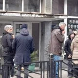 Ispred škole "Vladislav Ribnikar" protest roditelja žrtava (FOTO) 3