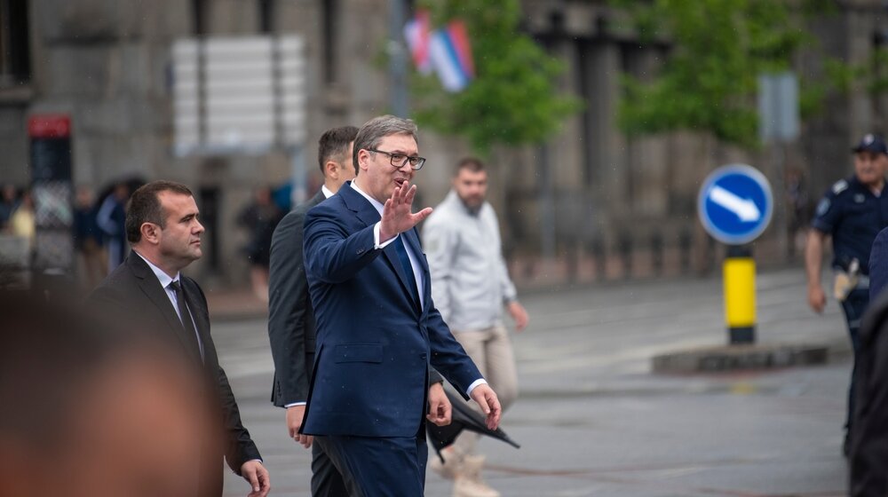 Smisao i besmisao patriotske „kritike“ Vučića: Lični stav Dragomira Anđelkovića 1