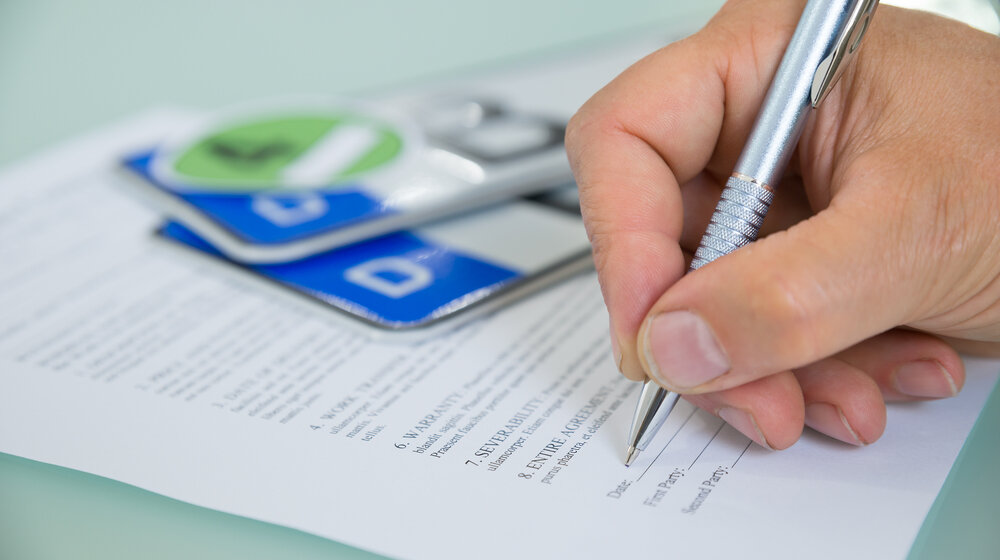 SRCE: Povećati broj službenika i uvesti sistem zakazivanja za registraciju vozila u Nišu 1