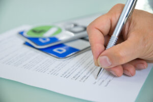 SRCE: Povećati broj službenika i uvesti sistem zakazivanja za registraciju vozila u Nišu 1