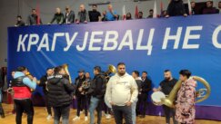 sns kragujevac miting Završni skup Vučićeve liste u Kragujevcu: Špalir aktivistkinja, Vučićev naklon i najjači aplauz za Nikolića (FOTO) 18