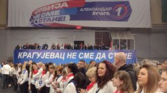 sns srbija ne sme da stane miting kragujevac Završni skup Vučićeve liste u Kragujevcu: Špalir aktivistkinja, Vučićev naklon i najjači aplauz za Nikolića (FOTO) 19