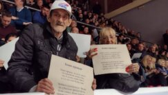 sns srbija ne sme da stane kragujevac miting Završni skup Vučićeve liste u Kragujevcu: Špalir aktivistkinja, Vučićev naklon i najjači aplauz za Nikolića (FOTO) 20