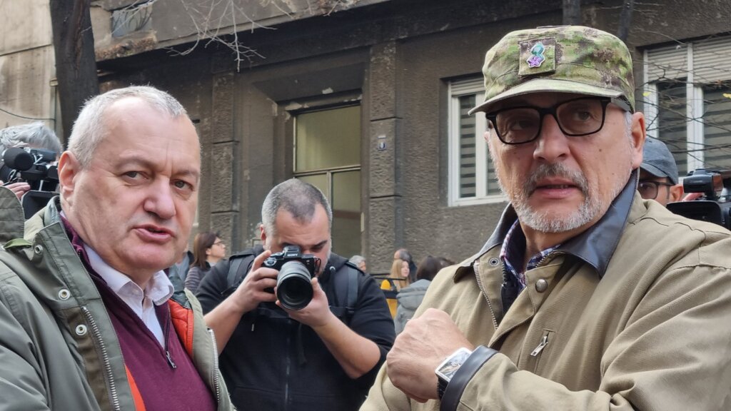 Osmi protest opozicije završen ispred Policijske uprave Grada Beograda: "Nećemo nijednog građanina ostaviti na milost i nemilost Vučićevoj policiji" (VIDEO/FOTO) 20