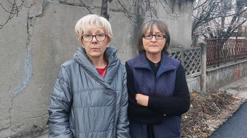 "Kad je pala prva kiša u dvorištu sam dobila jezero": Muke stanara ulice u Zaječaru koja je asfaltirana pred dolazak predsednika Vučića 4 "Kad je pala prva kiša u dvorištu sam dobila jezero": Muke stanara ulice u Zaječaru koja je asfaltirana pred dolazak predsednika Vučića 4