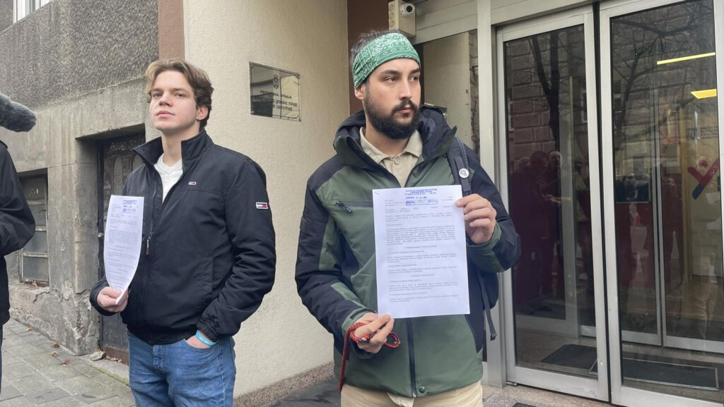 Studenti i aktivisti ponovo predali zahtev Ministarstvu za otvaranjem biračkog spiska 3 Studenti i aktivisti ponovo predali zahtev Ministarstvu za otvaranjem biračkog spiska 3