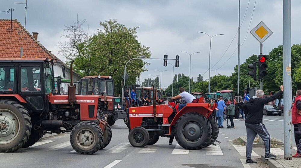 Meštani blokirali ulaz na auto-put u Preljini zbog neisplaćenog zemljišta