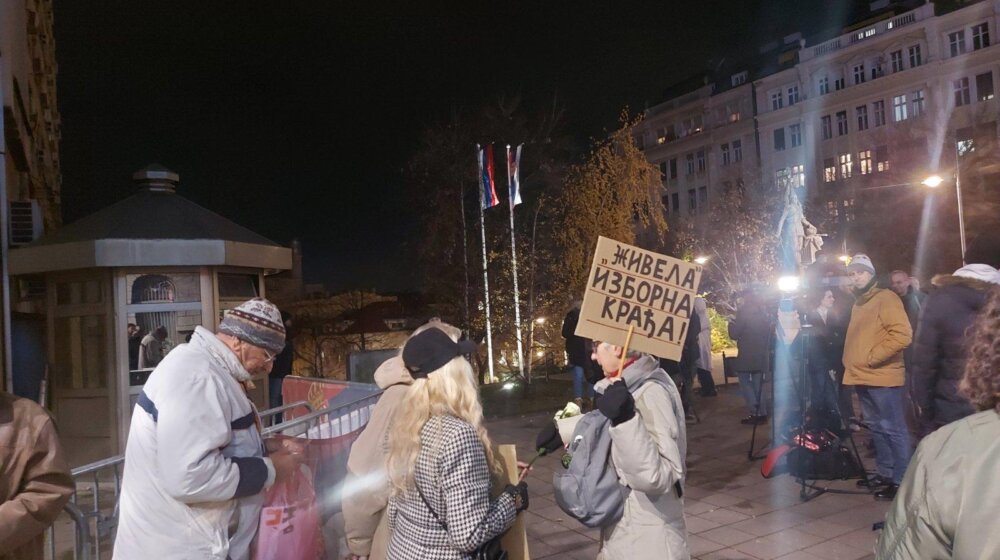 Završen peti protest ispred RIK-a: Janko i Željko Veselinović od subote stupaju u štrajk glađu, u nedelju veliki skup (FOTO, VIDEO) 1