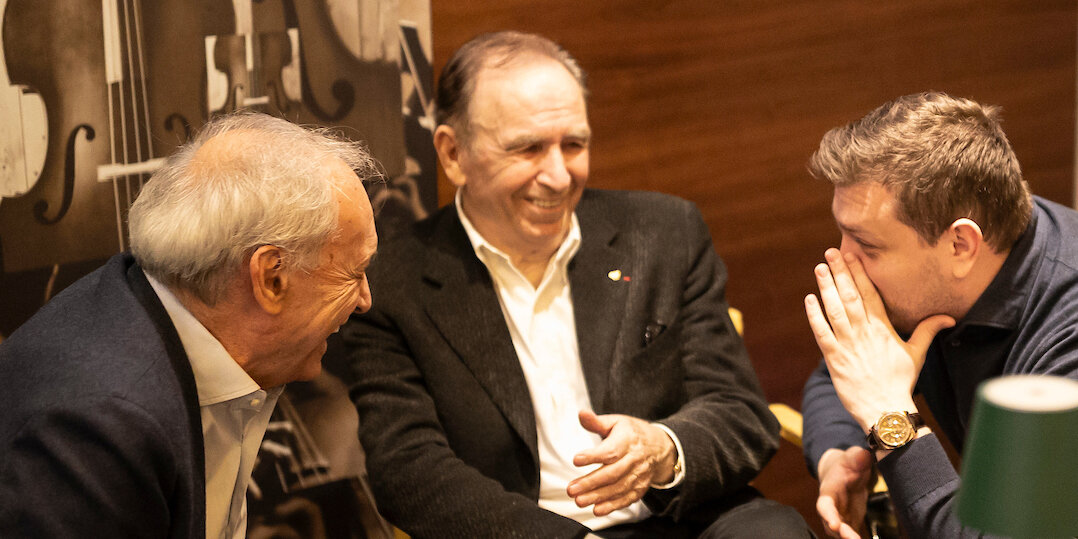 Miloš Vazura saopštio da Duljaj ostaje trener Partizana: Hvala državi na pomoći, obezbedili smo plate igračima i prošli UEFA monitoring 2 Miloš Vazura saopštio da Duljaj ostaje trener Partizana: Hvala državi na pomoći, obezbedili smo plate igračima i prošli UEFA monitoring 2