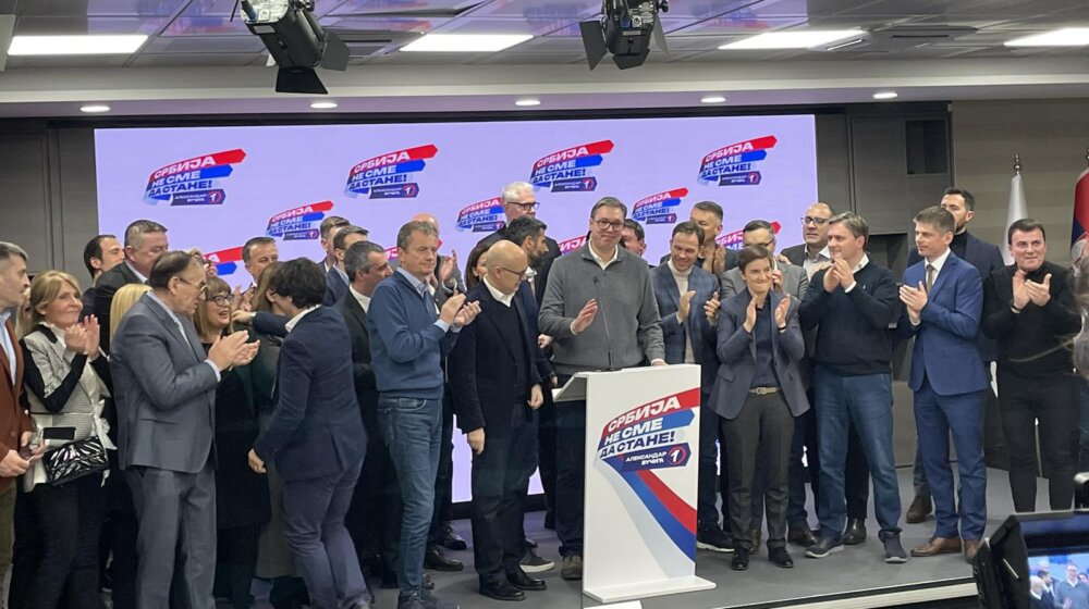 AP o izborima u Srbiji: Vladajući populisti tvrde da su pobedili na izborima obeleženim velikim neregularnostima 1