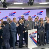 AP o izborima u Srbiji: Vladajući populisti tvrde da su pobedili na izborima obeleženim velikim neregularnostima 2