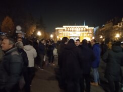 Skup „Srbija protiv nasilja“obeležili brojni incidenti, napad na direktora RZS, početak štrajka glađu Tepić i Aleksića (VIDEO, FOTO) 5