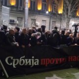 (VIDEO) Grupa građana pokušala da izazove incident na protestu ispred RIK-a 3