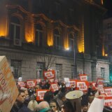 Završen protest ispred sedišta RIK-a u Beogradu: Manje incidenata nego juče, pridružio se ProGlas, protesti se nastavljaju do ispunjenja zahteva (VIDEO, FOTO) 2