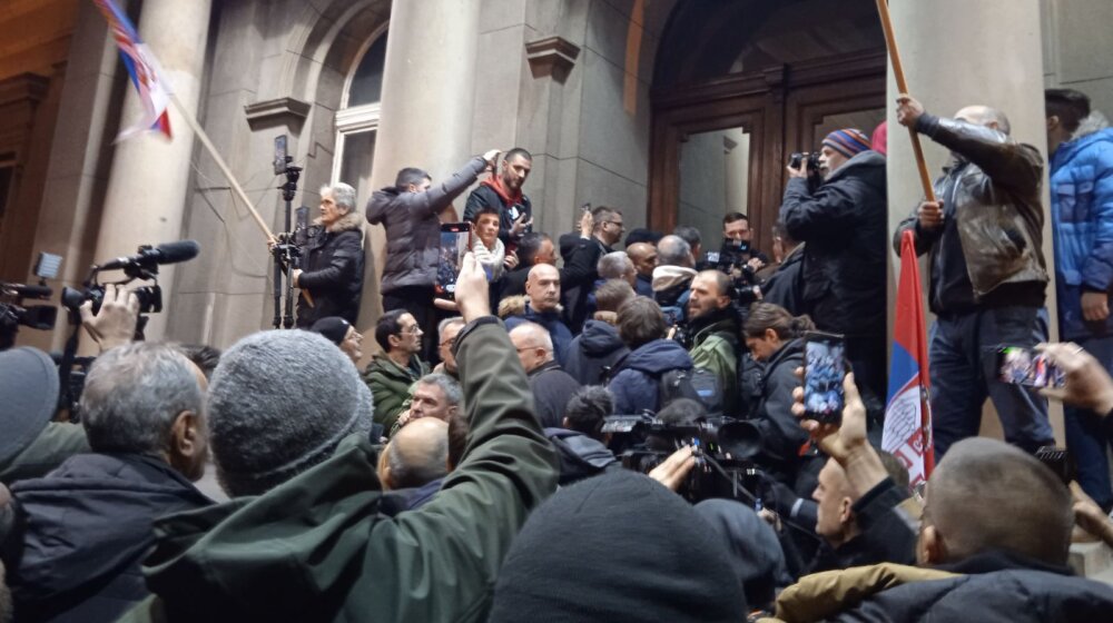 Tužilaštvo podiglo optužni predlog zbog pokušaja nasilnog ulaska u zgradu Skupštine grada Beograda 1