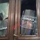 Jutarnji list: Ugušeni protesti u Beogradu, letele dimnne bombe i suzavci, Vučić: "Pobegli kao zečevi" 3