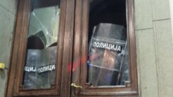 Završen protest opozicije ispred Skupštine grada: Policija razbila demonstracije građana (FOTO, VIDEO) 7