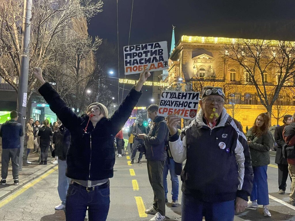 Završen deveti protest koalicije "Srbija protiv nasilja": Građani pozvani da se pridruže studentima sutra u 12 na platou ispred Filozofskog fakulteta (VIDEO,FOTO) 5 Završen deveti protest koalicije "Srbija protiv nasilja": Građani pozvani da se pridruže studentima sutra u 12 na platou ispred Filozofskog fakulteta (VIDEO,FOTO) 12