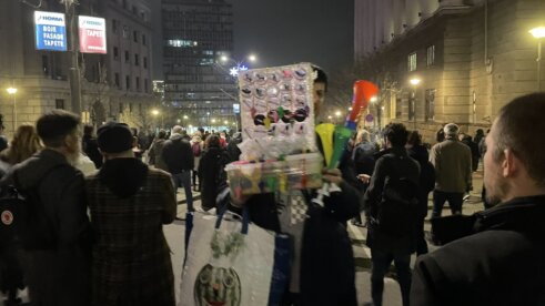 Završen deveti protest koalicije "Srbija protiv nasilja": Građani pozvani da se pridruže studentima sutra u 12 na platou ispred Filozofskog fakulteta (VIDEO,FOTO) 8