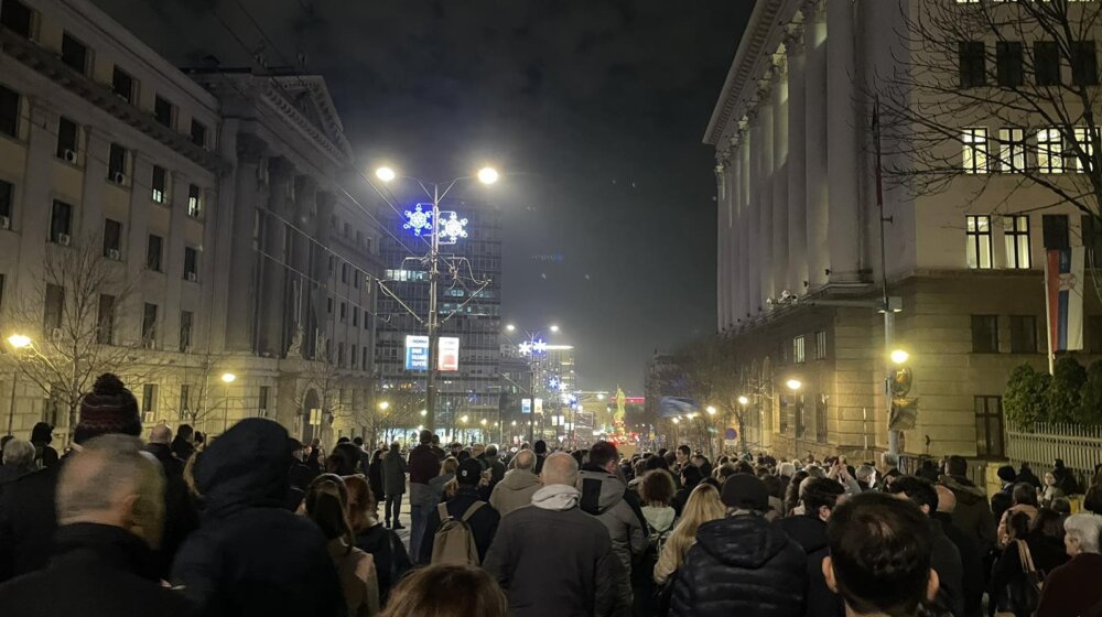 Završen deveti protest koalicije "Srbija protiv nasilja": Građani pozvani da se pridruže studentima sutra u 12 na platou ispred Filozofskog fakulteta (VIDEO,FOTO) 1