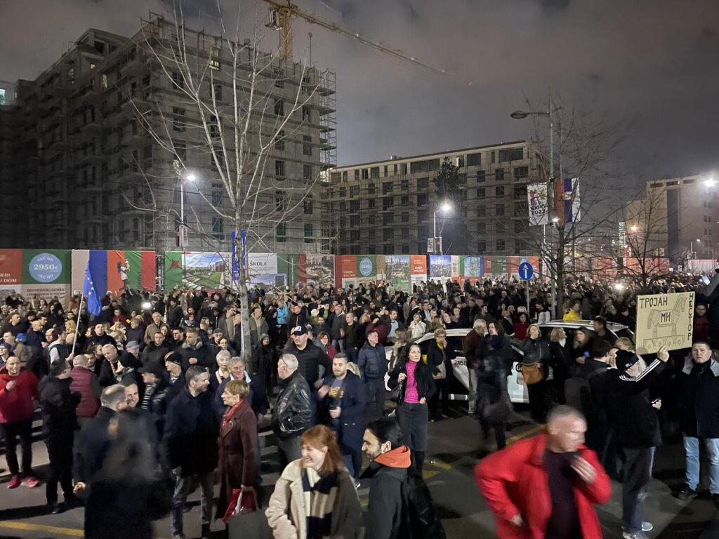 Završen deveti protest koalicije "Srbija protiv nasilja": Građani pozvani da se pridruže studentima sutra u 12 na platou ispred Filozofskog fakulteta (VIDEO,FOTO) 4