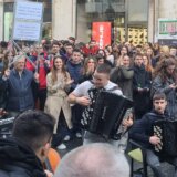 Mladi aktivisti izveli niz protestnih akcija u Beogradu: Najavljena blokada saobraćaja za petak u trajanju od 24 časa (VIDEO, FOTO) 2