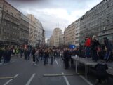 Završen protest "Ne pristajemo" ispred Ustavnog suda: Građani institucijama pokazali crvene kartone (FOTO, VIDEO) 22