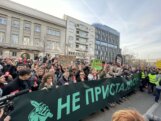 Završen protest "Ne pristajemo" ispred Ustavnog suda: Građani institucijama pokazali crvene kartone (FOTO, VIDEO) 7