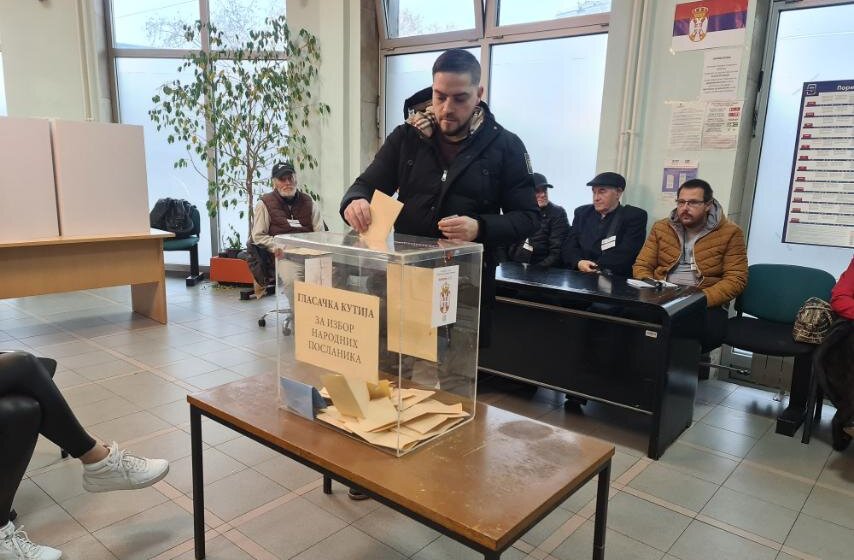 "Plaćanje glasova, ’bugarski voz‘, vaspitačice koje pozivaju na glasanje za SNS": "Srbija protiv nasilja" tvrdi da je vlast spremna da na svaki način "odbrani" najveću nišku opštinu 1