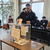 "Plaćanje glasova, ’bugarski voz‘, vaspitačice koje pozivaju na glasanje za SNS": "Srbija protiv nasilja" tvrdi da je vlast spremna da na svaki način "odbrani" najveću nišku opštinu 4