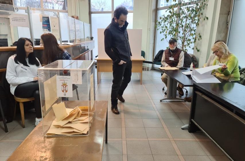 Kako će direktor Centra za socijalni rad u Žitorađi, i nedavno kandidat SNS za odbornika u toj opštini, glasati i na predstojećim lokalnim izborima u Nišu? 1