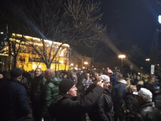 Četvrti protest RIK Završen četvrti protest ispred RIK-a, još dve poslanice stupile u štrajk glađu (FOTO, VIDEO) 8