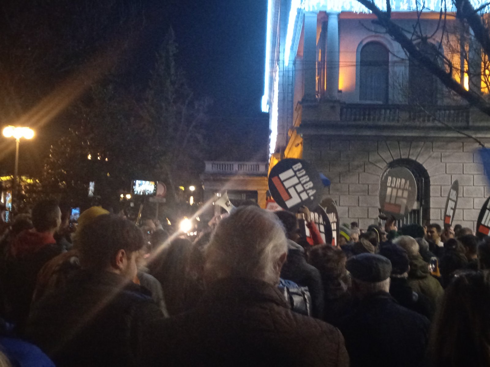 Završen četvrti protest ispred RIK-a, još dve poslanice stupile u štrajk glađu (FOTO, VIDEO) 2 Završen četvrti protest ispred RIK-a, još dve poslanice stupile u štrajk glađu (FOTO, VIDEO) 2