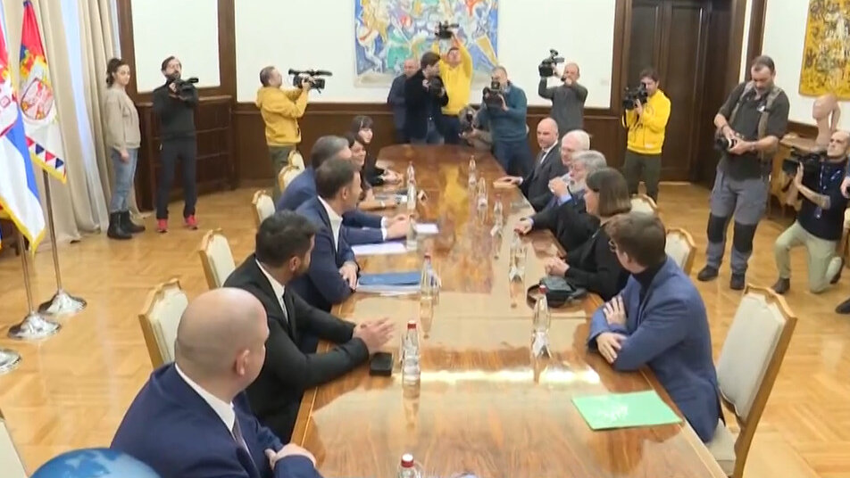 Vučić s Voznijakom podseća na Vučića s Đulijanijem: Da li je poseta suosnivača Epla u funkciji kampanje? 2